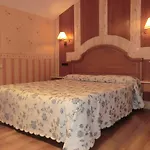 Ruedas Hotel Laredo