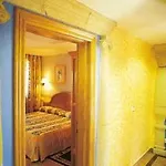 Ruedas Hotel *