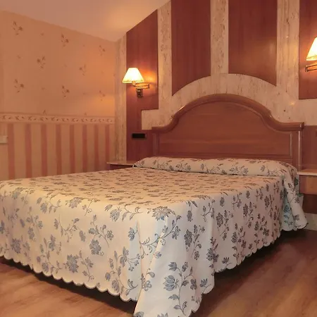 Ruedas Hotel Laredo