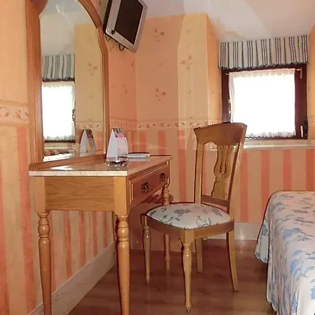 Ruedas Hotel *