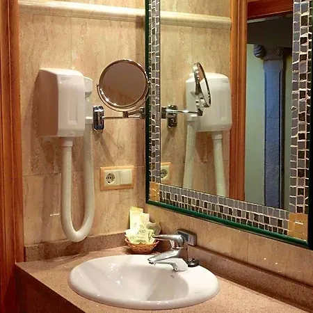 Ruedas Hotel