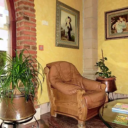 Ruedas Hotel Laredo