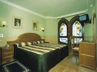 Ruedas Hotel *
