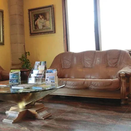 Ruedas Hotel Laredo