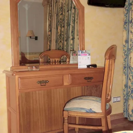 Ruedas Hotel Laredo