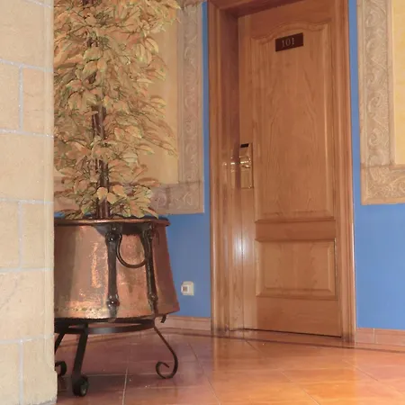 Отель Ruedas Ларедо