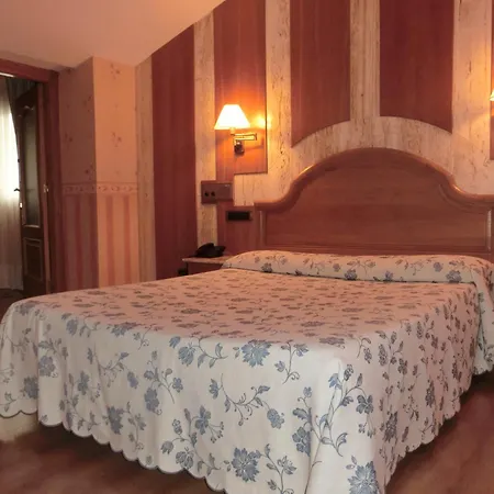Ruedas Hotel Laredo