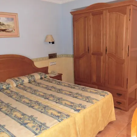 Ruedas Hotel *