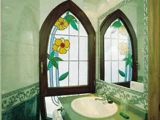 Ruedas Hotel Laredo
