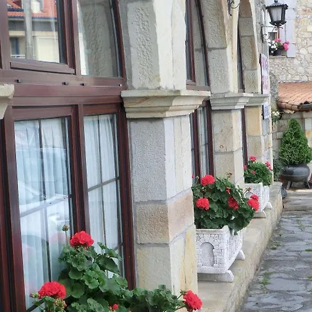 Ruedas Hotel Laredo